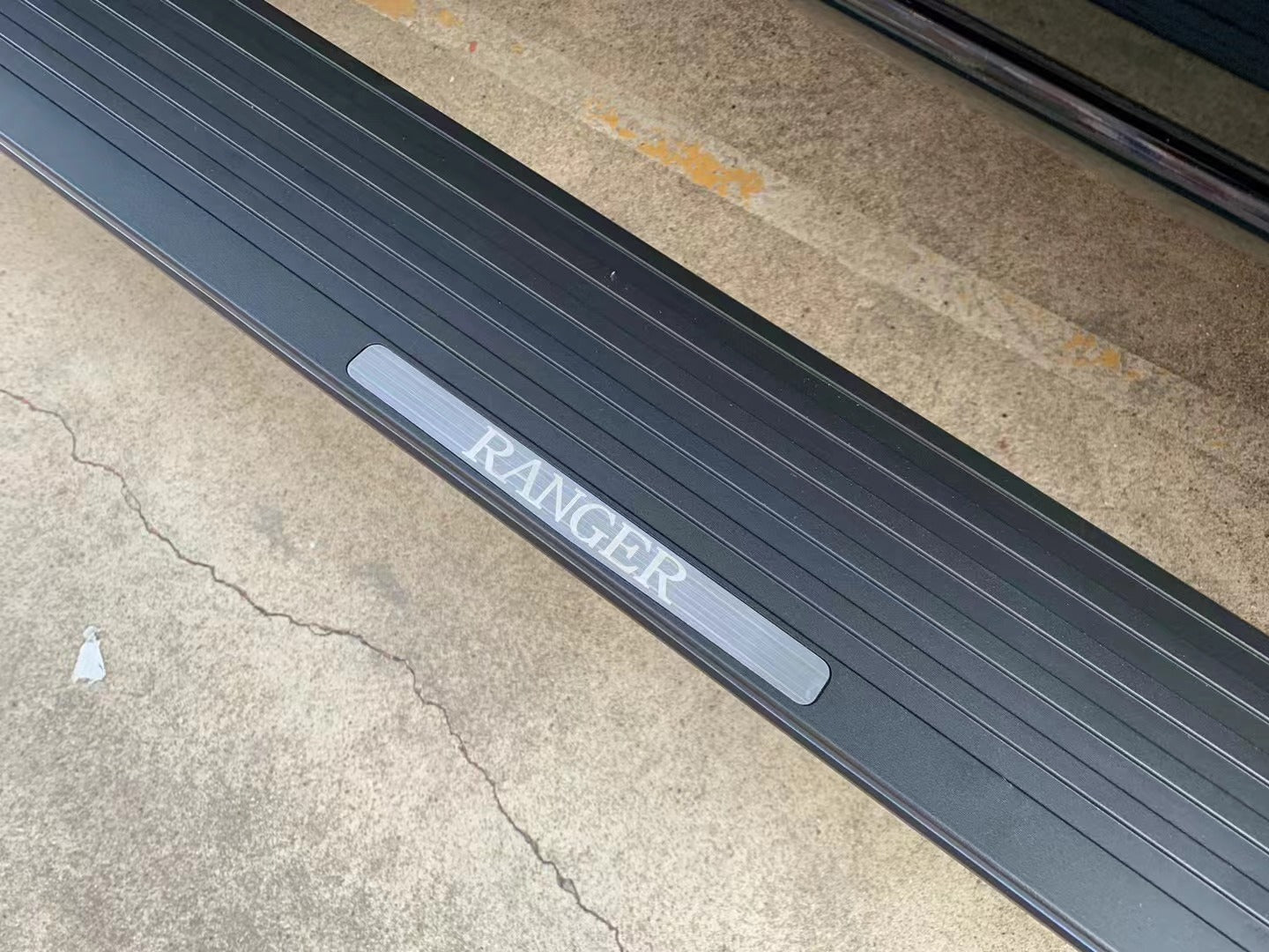 Aluminum Alloy Electric Running Boards for Trucks & SUVs - Auto Retractable Car Side Steps | Non-Slip & Durable (Fits Most South American Vehicles)