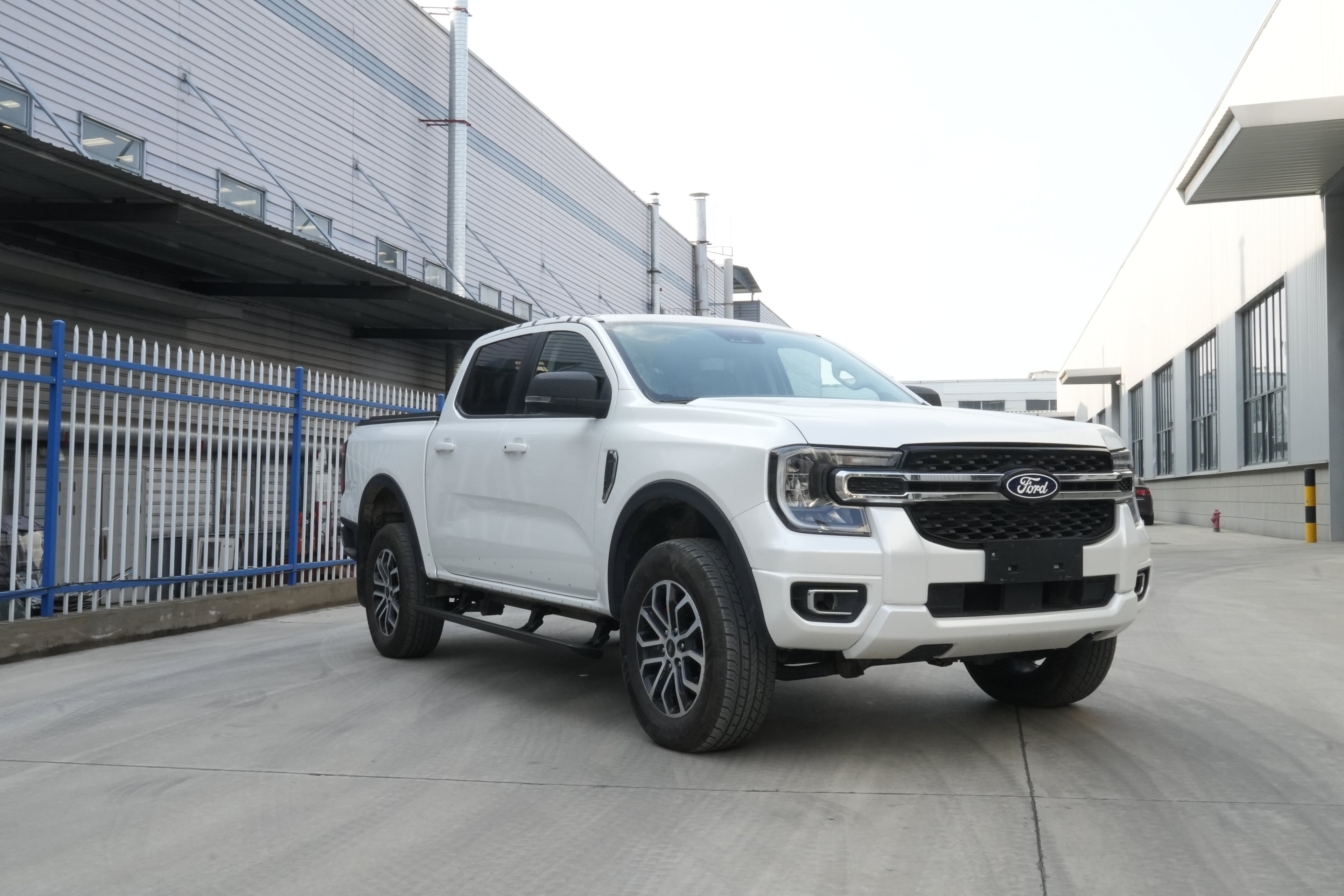 Aluminum Alloy Electric Running Boards for Trucks & SUVs - Auto Retractable Car Side Steps | Non-Slip & Durable (Fits Most South American Vehicles)