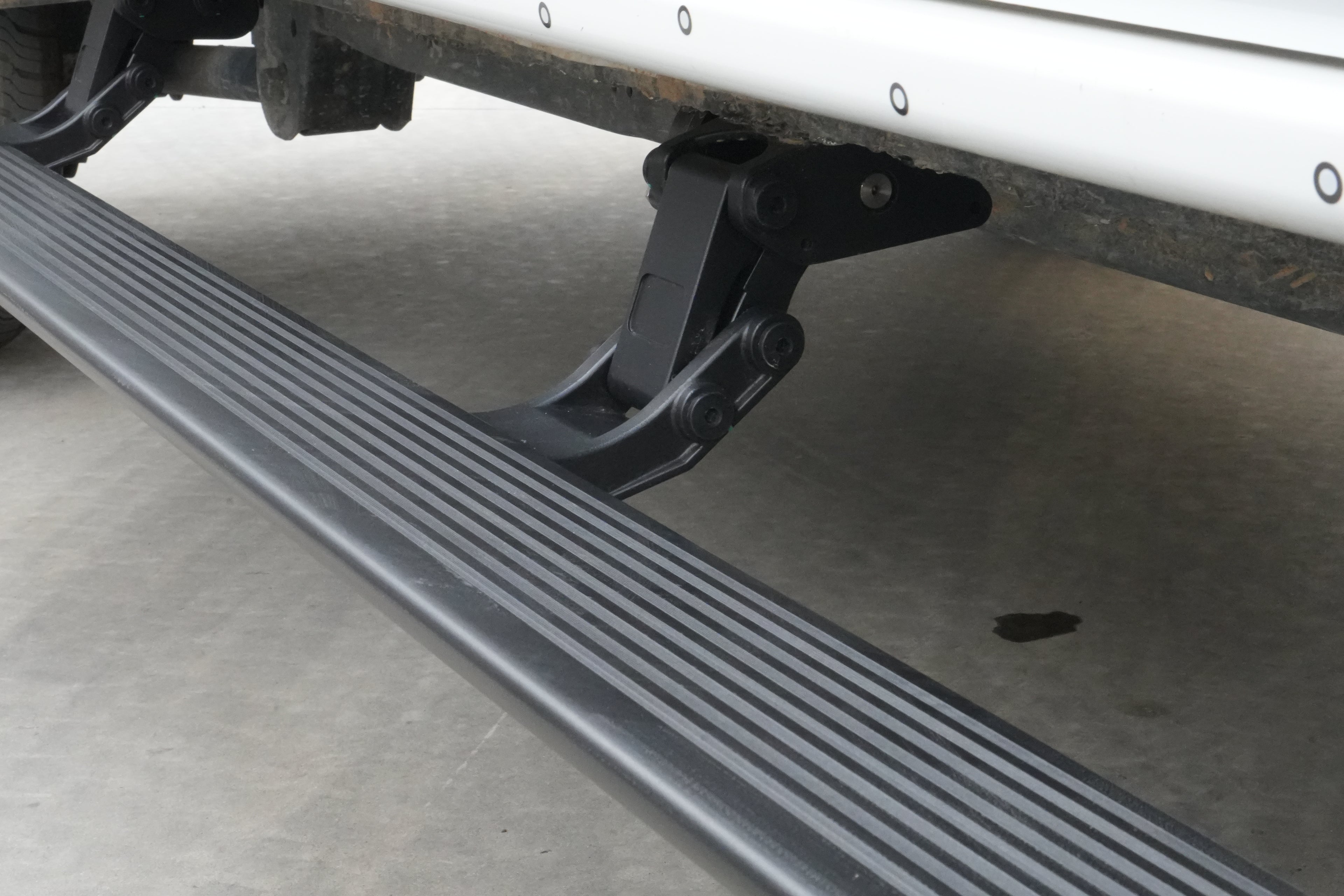 Aluminum Alloy Electric Running Boards for Trucks & SUVs - Auto Retractable Car Side Steps | Non-Slip & Durable (Fits Most South American Vehicles)