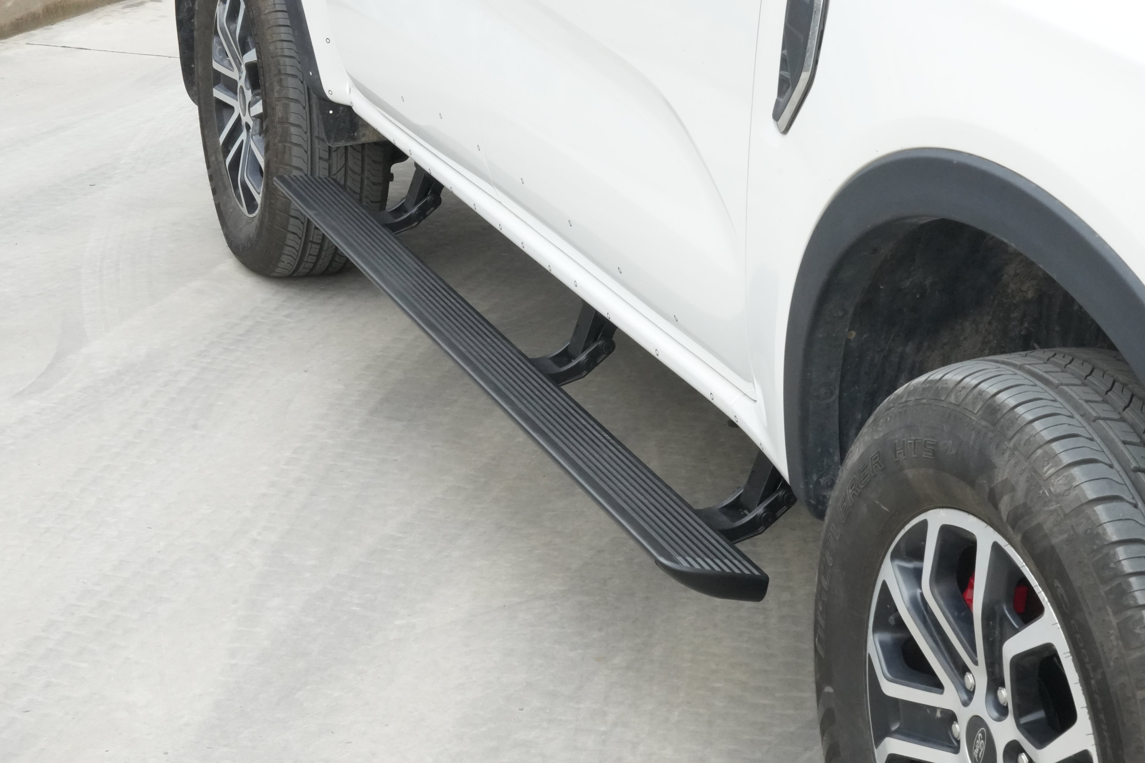 Aluminum Alloy Electric Running Boards for Trucks & SUVs - Auto Retractable Car Side Steps | Non-Slip & Durable (Fits Most South American Vehicles)